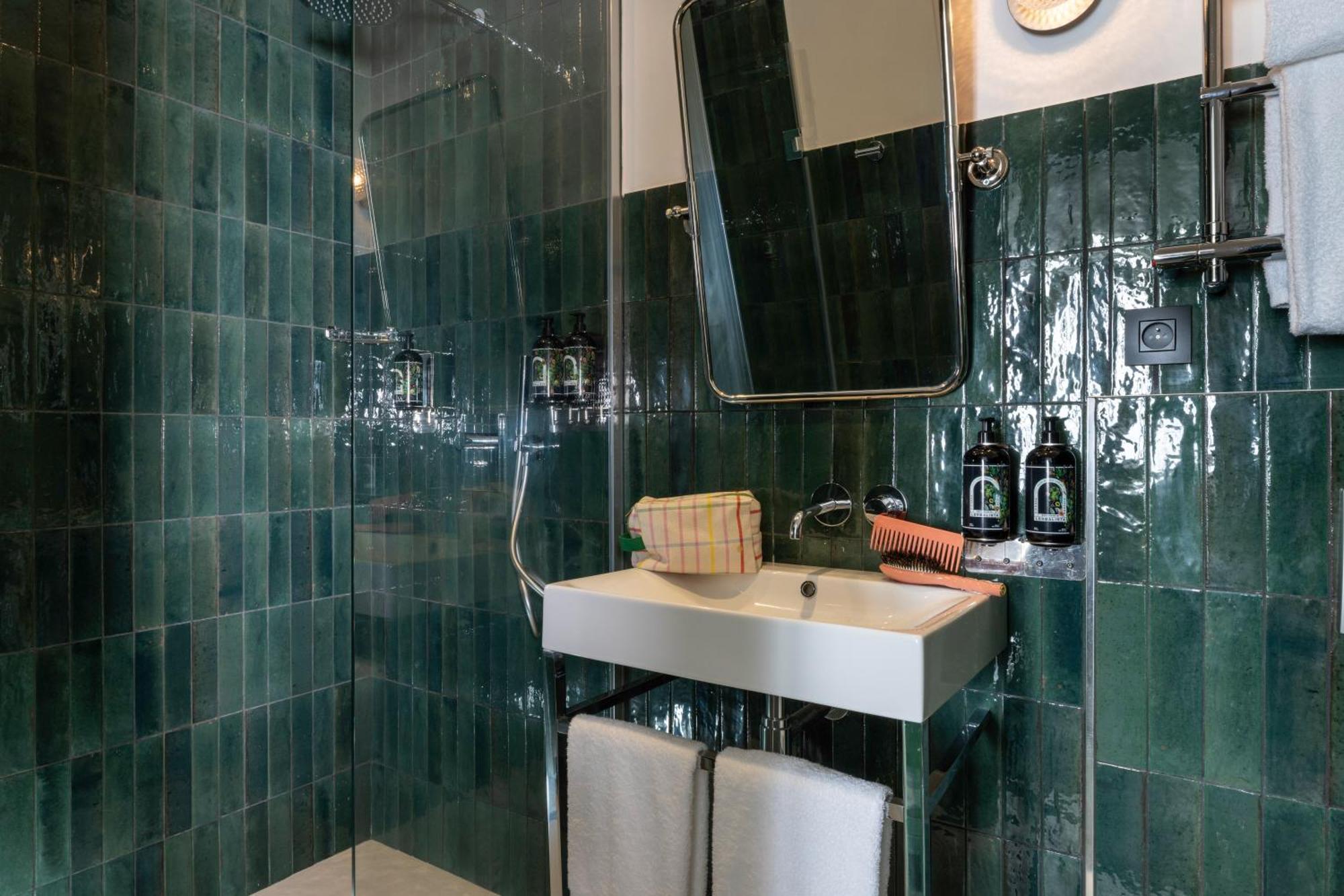 Hotel Ginette A La Folie & Spa Paryż Zewnętrze zdjęcie